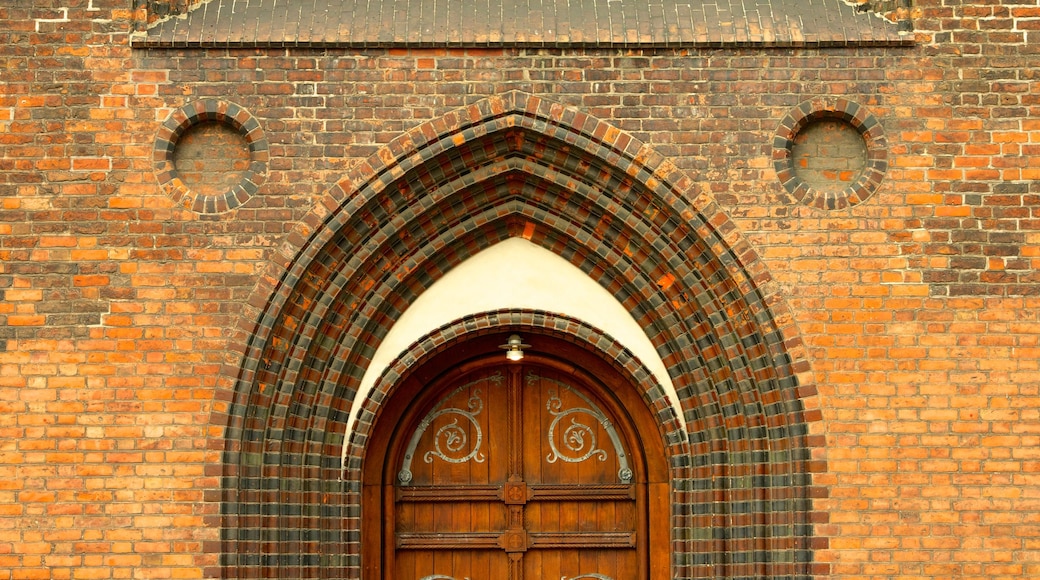 Vor Frue Kirke som viser en kirke eller en katedral og historiske bygningsværker