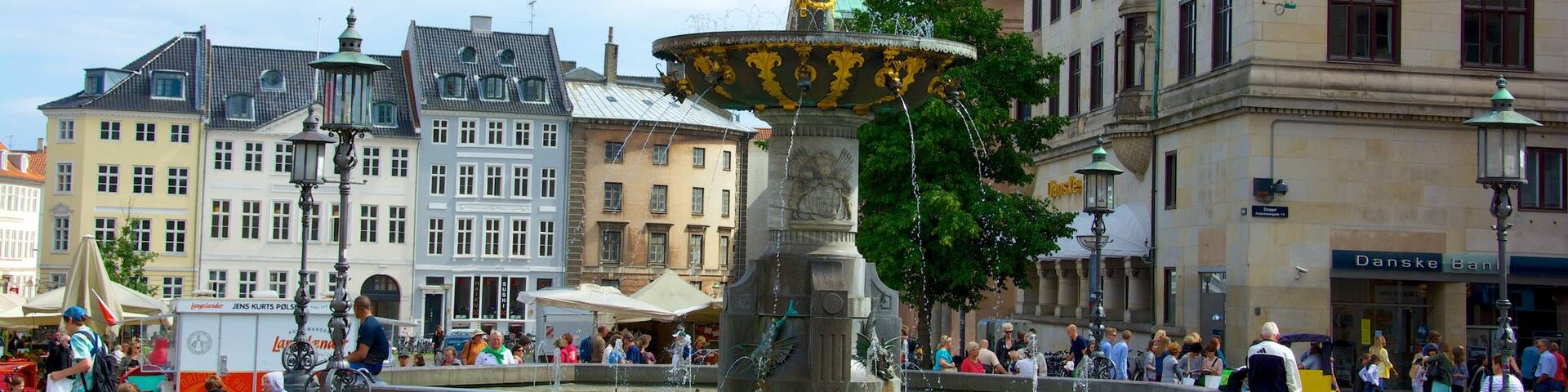 Caritas das einen Stadt, Platz oder Plaza und Springbrunnen