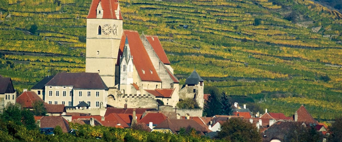 Weissenkirchen in der Wachau showing tranquil scenes, a small town or village and heritage elements