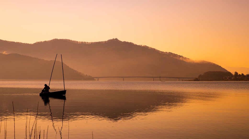 Chubu featuring boating, a lake or waterhole and fishing