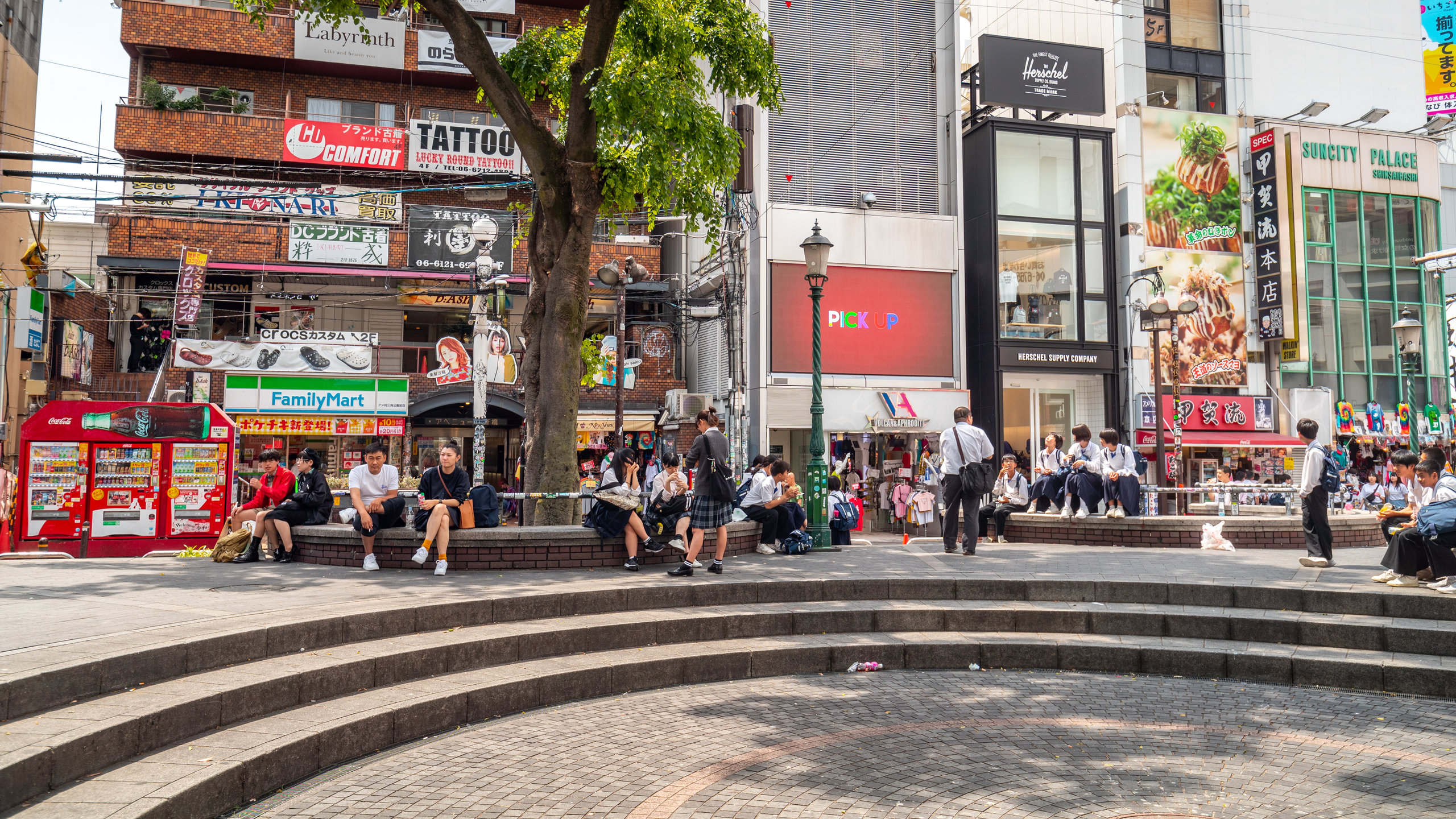 Amerikamura Triangle Park In Osaka Expedia de Amerikamura Triangle Park In Osaka Expedia de