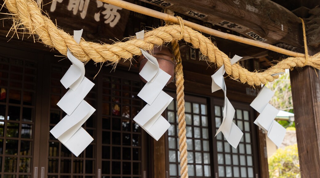 Yuzen Shrine which includes heritage elements