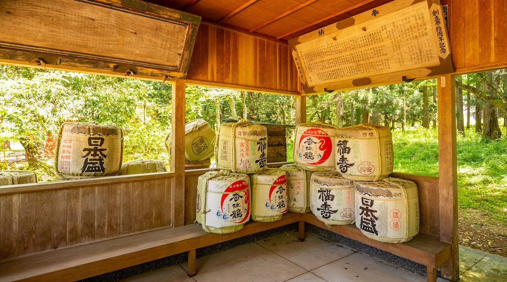 Izushi Shrine showing interior views