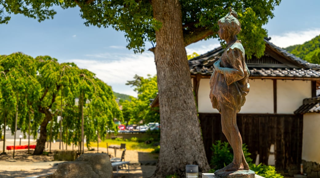 Ito Kiyonaga Art Museum showing a statue or sculpture and outdoor art