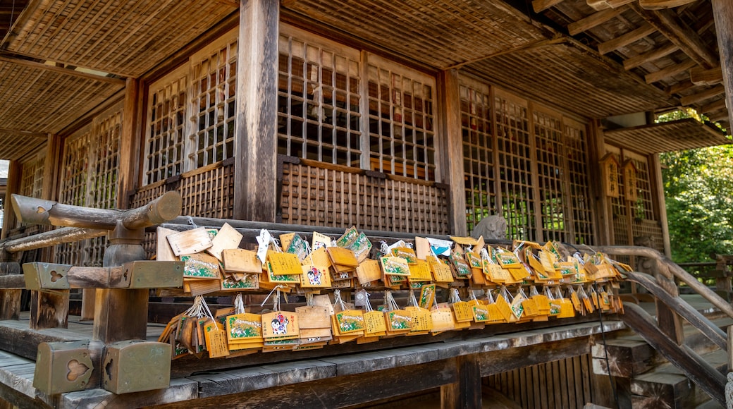 Izushi Shrine which includes heritage elements