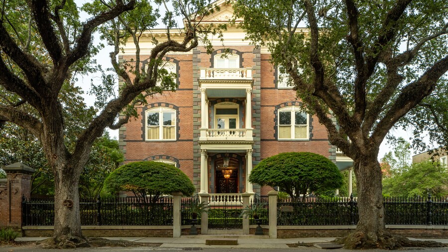 Calhoun Mansion