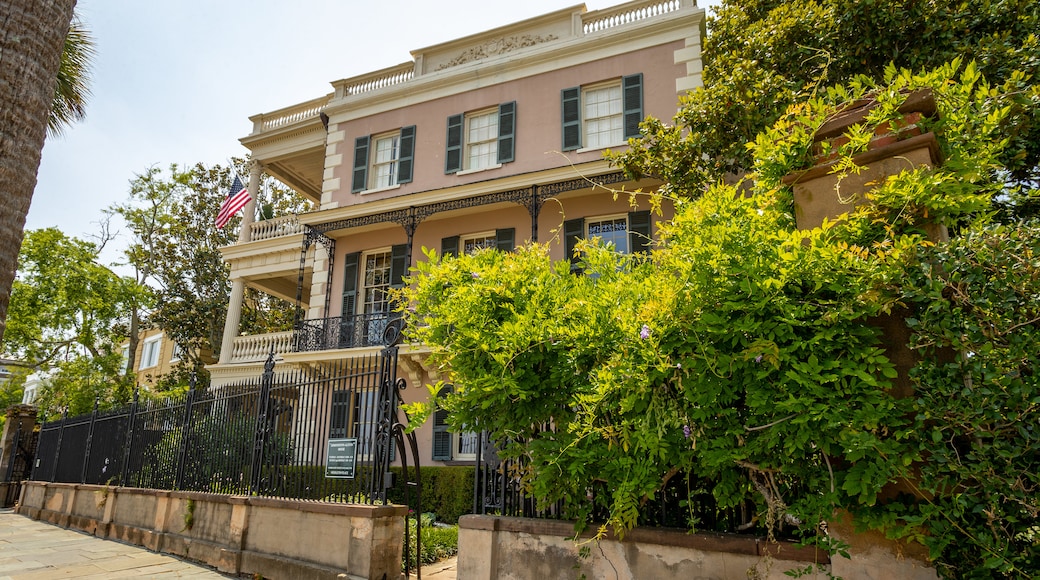 Edmonston-Alston House featuring a house