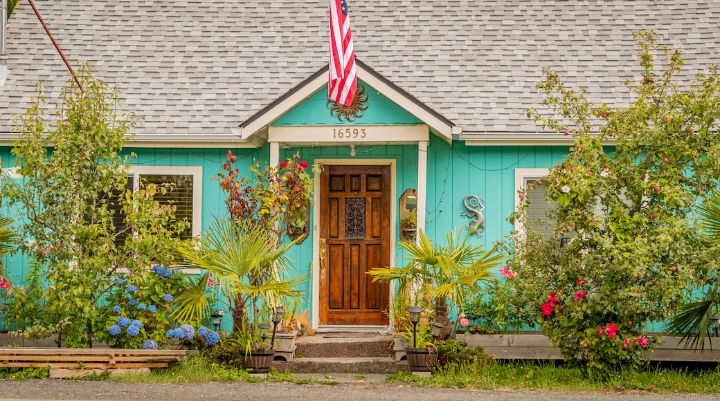 Clallam Bay featuring a house