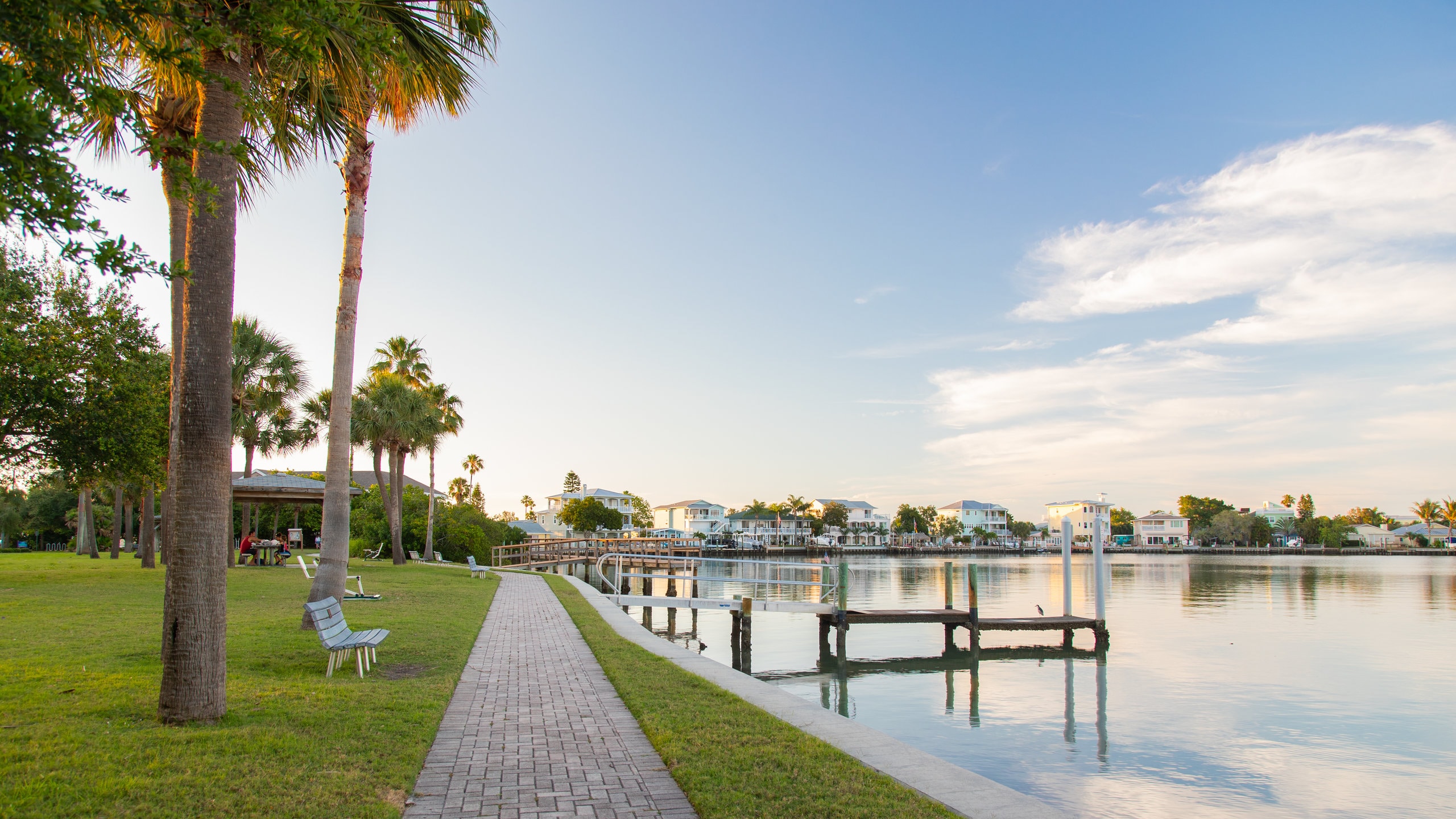 Sunset Reef showing a park and a bay or harbor