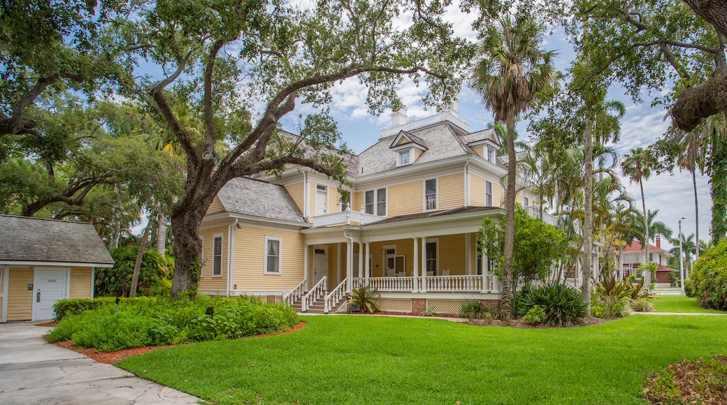 Burroughs Home showing a house