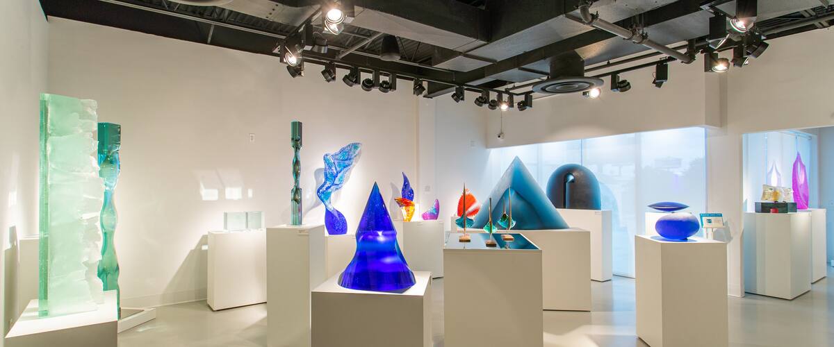 Imagine Museum showing interior views and art