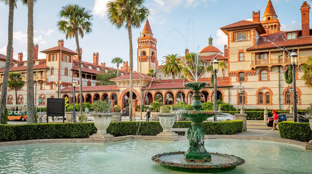 Downtown Historic District which includes heritage architecture and a fountain