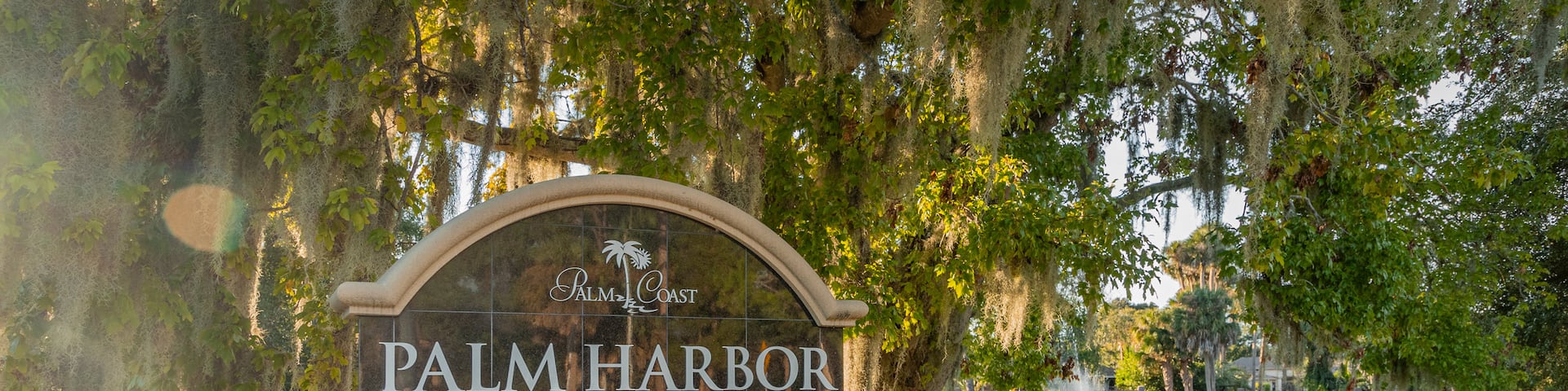 Palm Harbor Golf Club showing a pond and signage