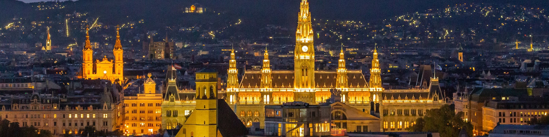 St. Stephen\'s Cathedral showing a sunset, heritage architecture and landscape views