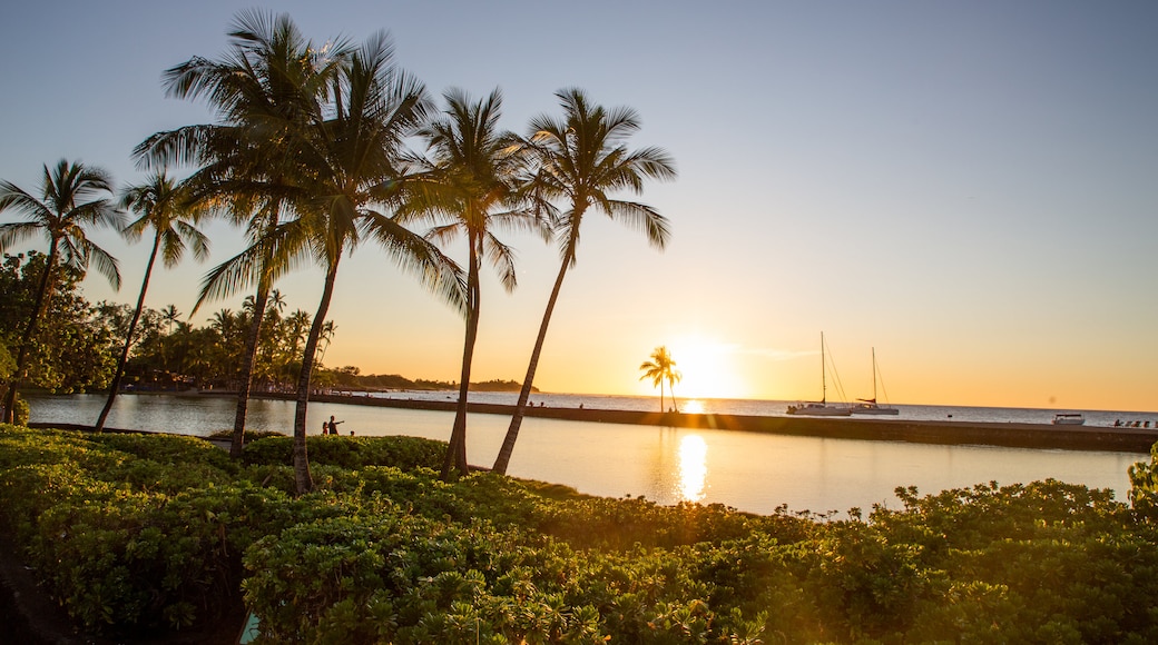 Waikoloa which includes tropical scenes, general coastal views and a sunset