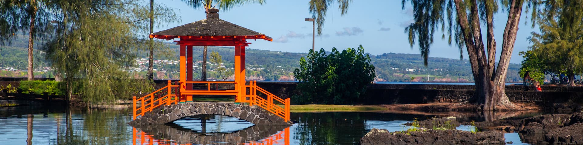 Liliuokalani Park and Gardens featuring a pond