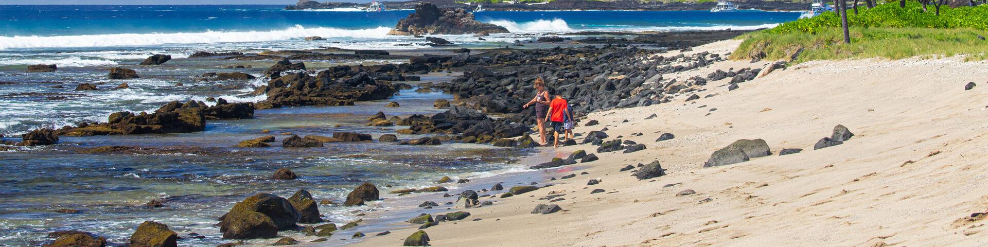 Kailua-Kona featuring a beach, tropical scenes and general coastal views