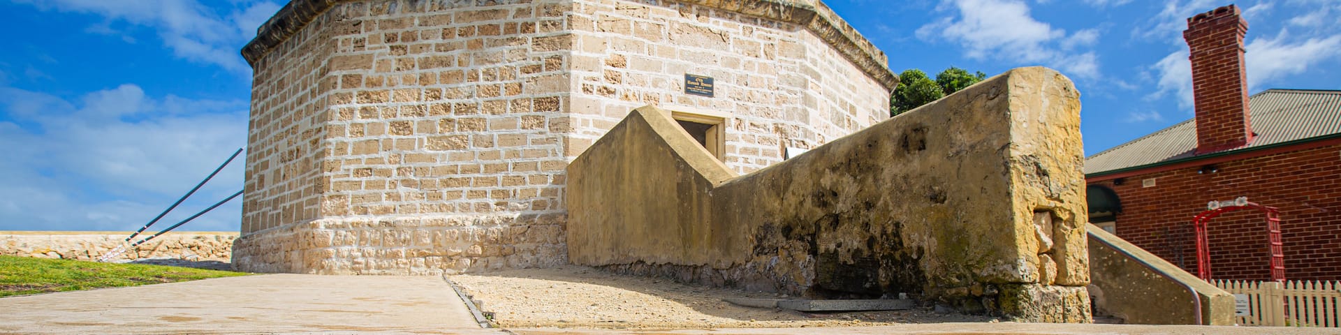 Round House featuring heritage architecture