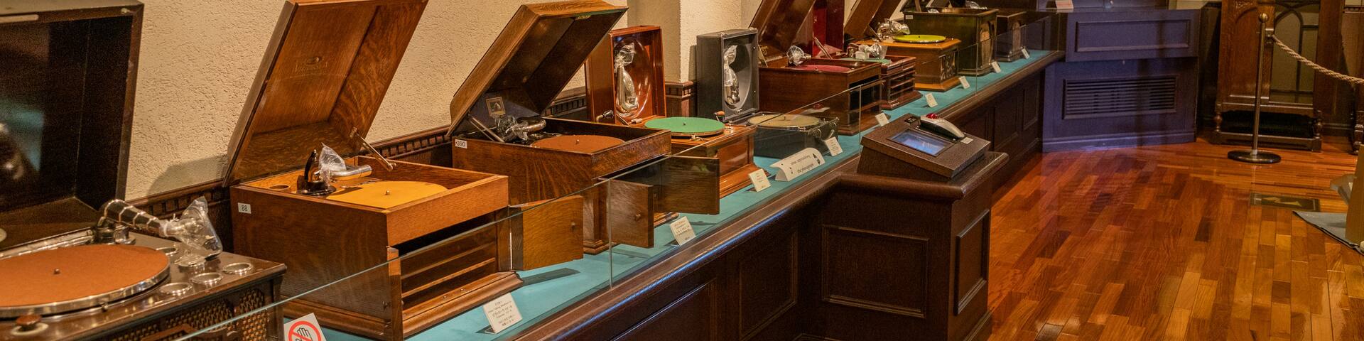Kanazawa Phonograph Museum which includes heritage elements and interior views