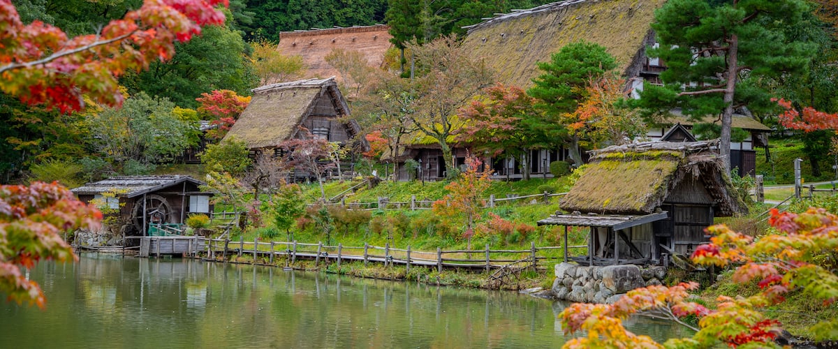 Hida Takayama Onsen which includes a small town or village and a pond