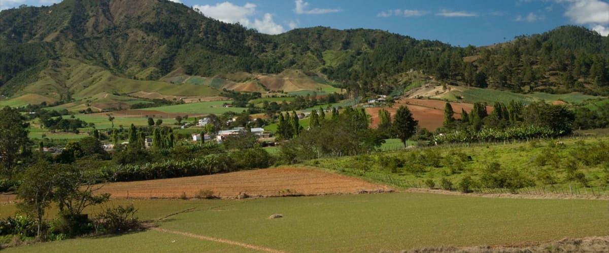 Jarabacoa which includes farmland, mountains and tranquil scenes