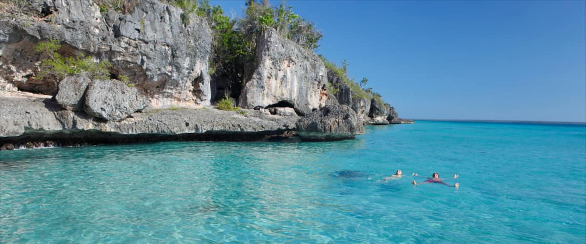 Bayahibe Beach which includes general coastal views, tropical scenes and rocky coastline