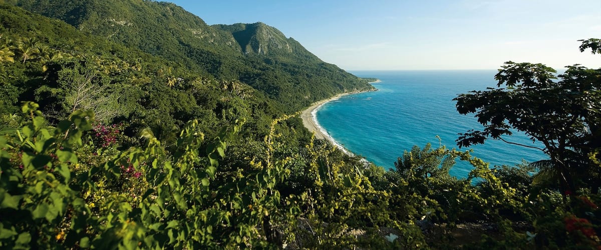 Barahona que incluye montañas, vistas generales de la costa y vistas de paisajes