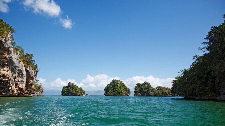 Los Haitises National Park showing general coastal views, rugged coastline and landscape views