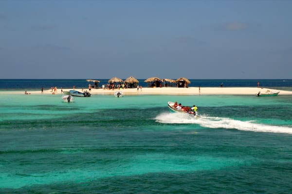 Dominican Republic featuring boating, island images and colourful reefs