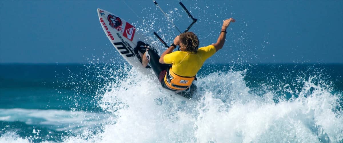 Cabarete mettant en vedette kite surf et surf aussi bien que homme