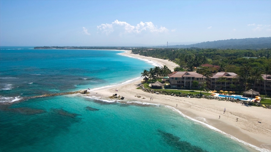 Cabarete que incluye un hotel o resort de lujo, una playa de arena y escenas tropicales