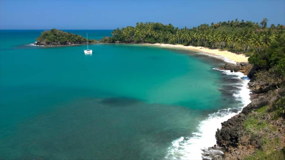 Samaná mostrando vistas panorámicas, litoral rocoso y escenas tropicales