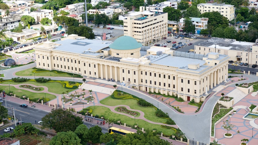 Santo Domingo showing a castle, an administrative building and a city