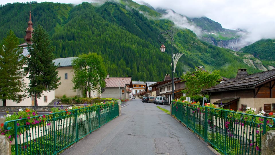 Argentiere which includes street scenes, mountains and a small town or village