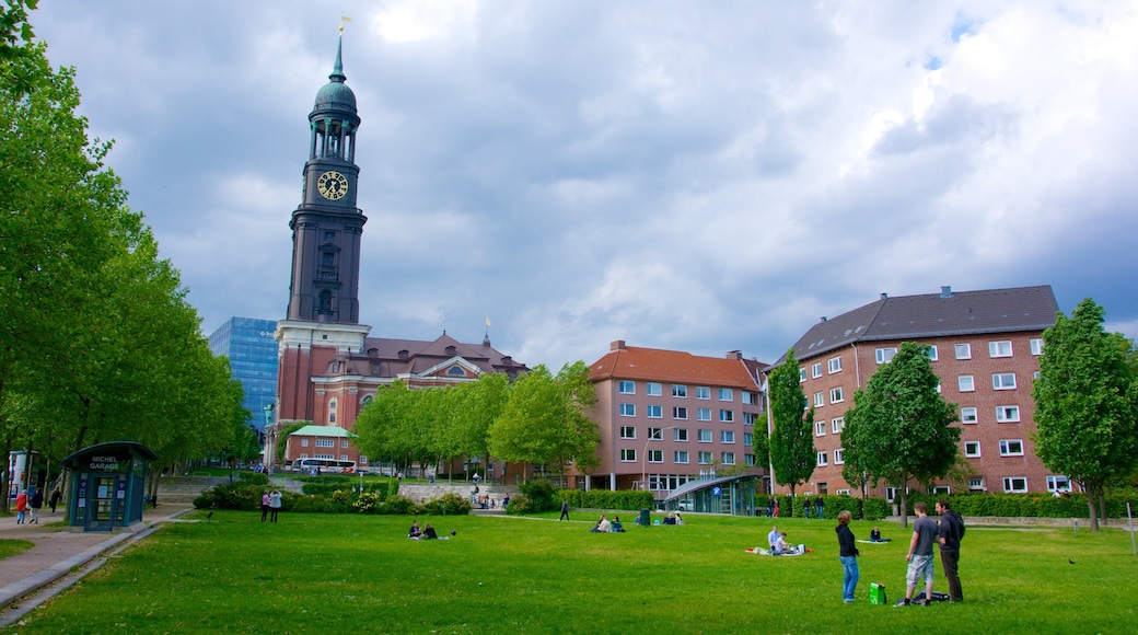 St.-Michaelis-Kirche inclusief een stad en een tuin