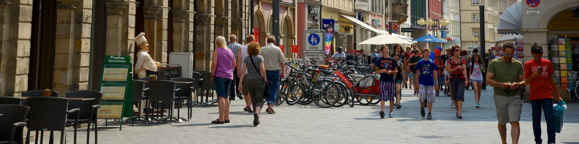 Bamberg welches beinhaltet StraĂenszenen, Stadt und historische Architektur