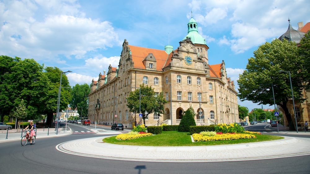Bamberg mit einem Blumen, Straßenszenen und historische Architektur