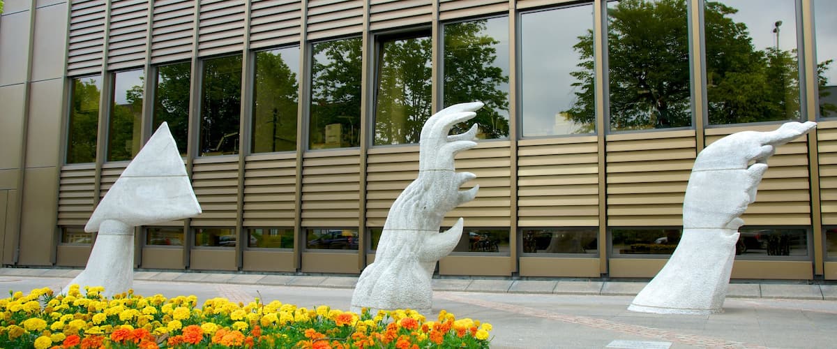 Kiel which includes flowers and outdoor art