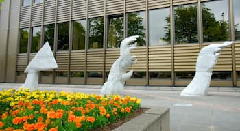 Kiel which includes flowers and outdoor art