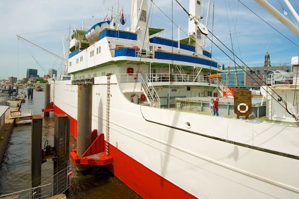 Cap San Diego mettant en vedette marina