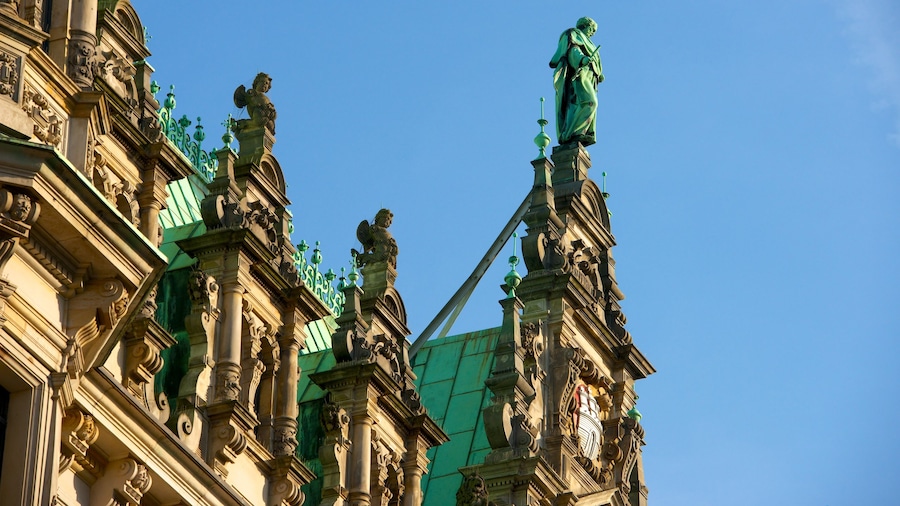 Hamburger Rathaus som inkluderar en administrativ byggnad och historisk arkitektur