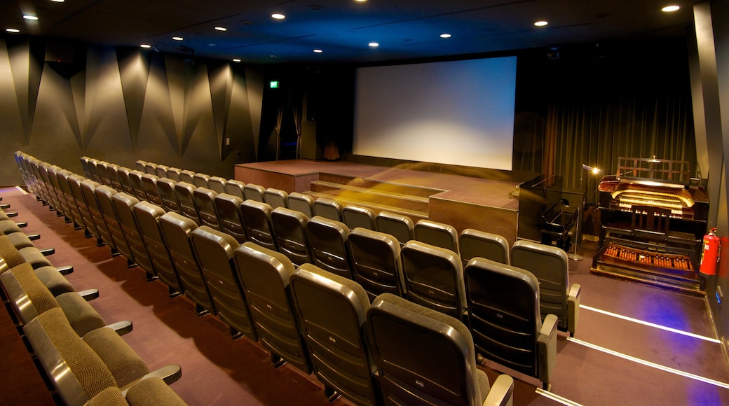 Musée du cinéma qui includes scènes de théâtre et vues intérieures