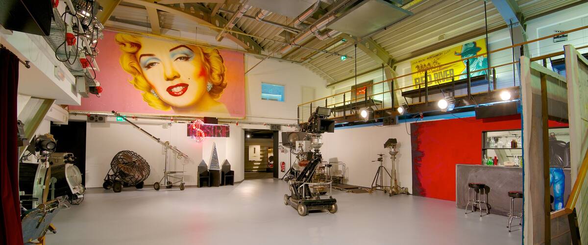 พิพิธภัณฑ์ภาพยนตร์ ซึ่งรวมถึง การตกแต่งภายใน