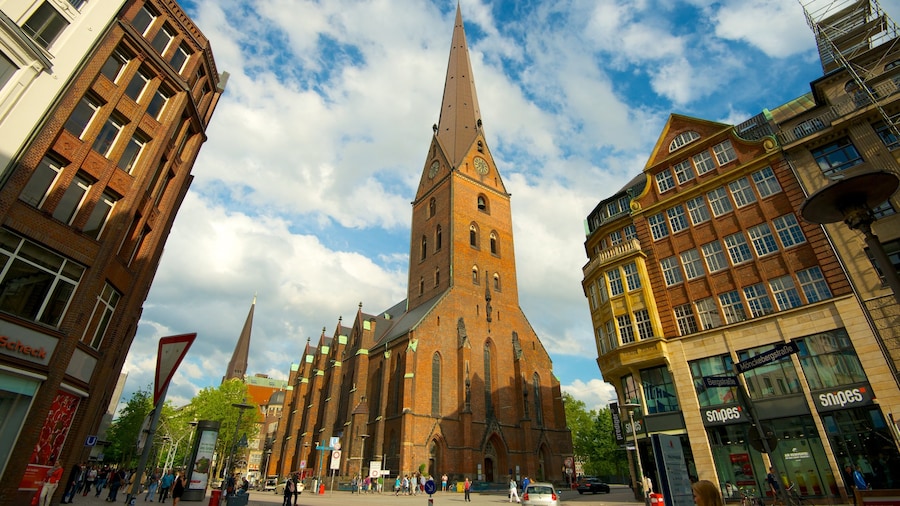 Hauptkirche Sankt Petri som visar en stad, en kyrka eller katedral och ett torg