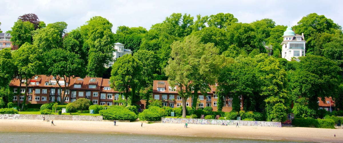 Hamburg showing a sandy beach, a bay or harbour and a coastal town