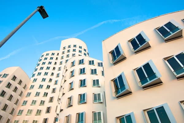 Neuer Zollhof showing modern architecture