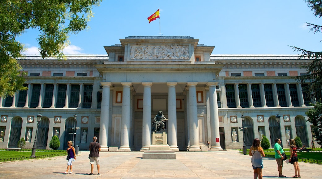 Prado Museum som omfatter historiske bygningsværker og et monument