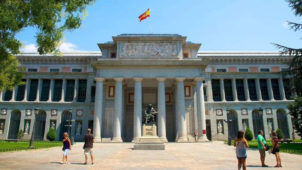 Prado Museum featuring a monument and heritage architecture