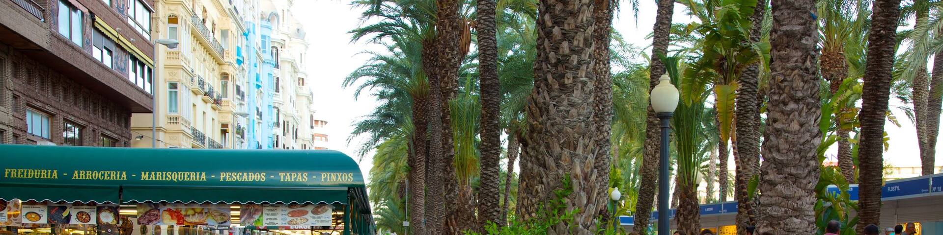 Explanada de Espana featuring café scenes, street scenes and a city