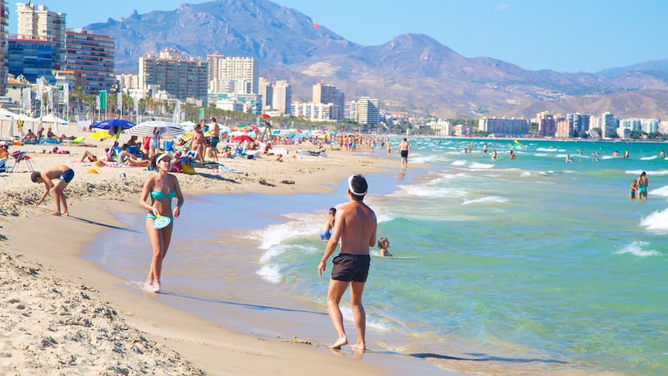 Plage San Juan qui includes ville côtière, plage de sable et vues littorales